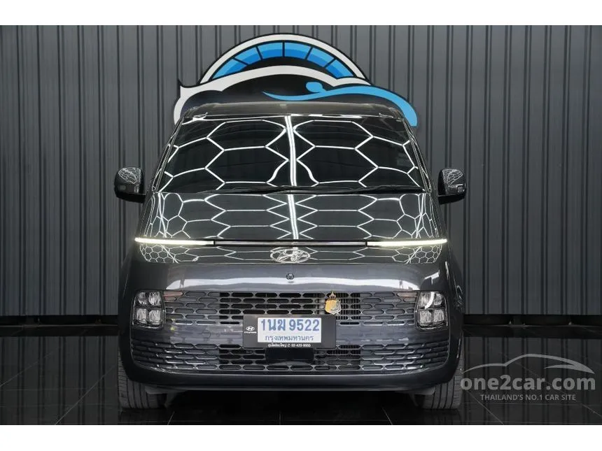 2022 Hyundai Staria SEL Van