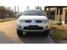 Mitsubishi Pajero Sport 2.5 Dakar AT PUTIH 2012