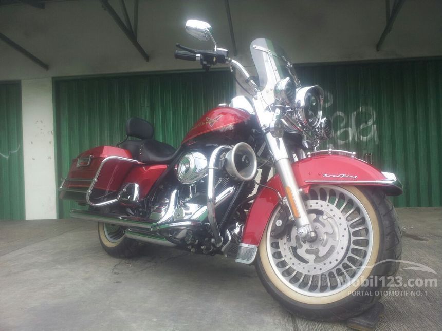 Jual Motor Harley  Davidson  Road King 2012 1 7 di Jawa  