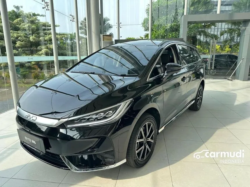 2026 BYD M6 Superior Captain 6-seater MPV