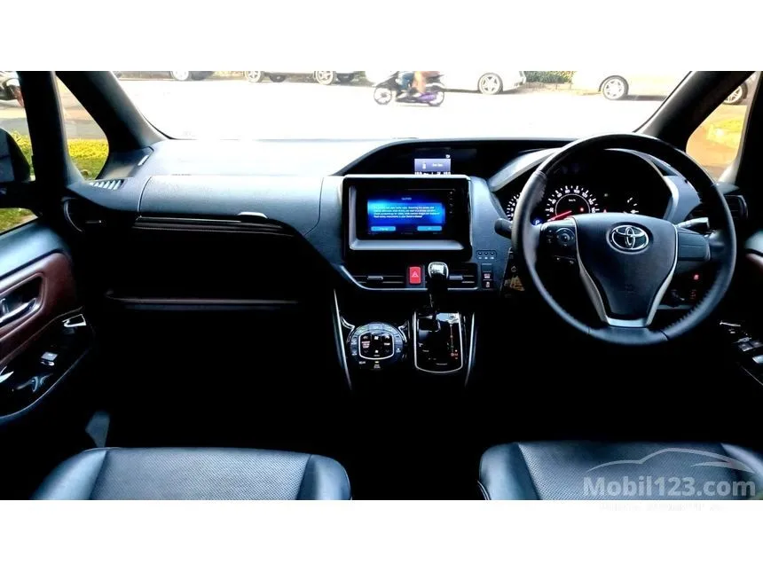 2020 Toyota Voxy MPV
