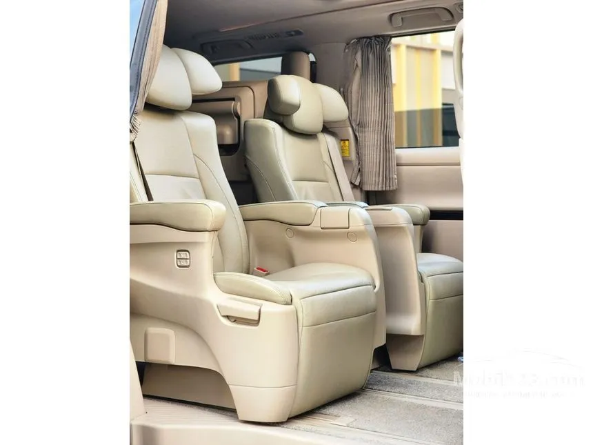 2013 Toyota Alphard G MPV