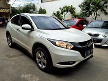Honda HR-V 1.5 E CVT At Tahun 2015 White Top Condition, Simple, Nyaman, KM Rendah