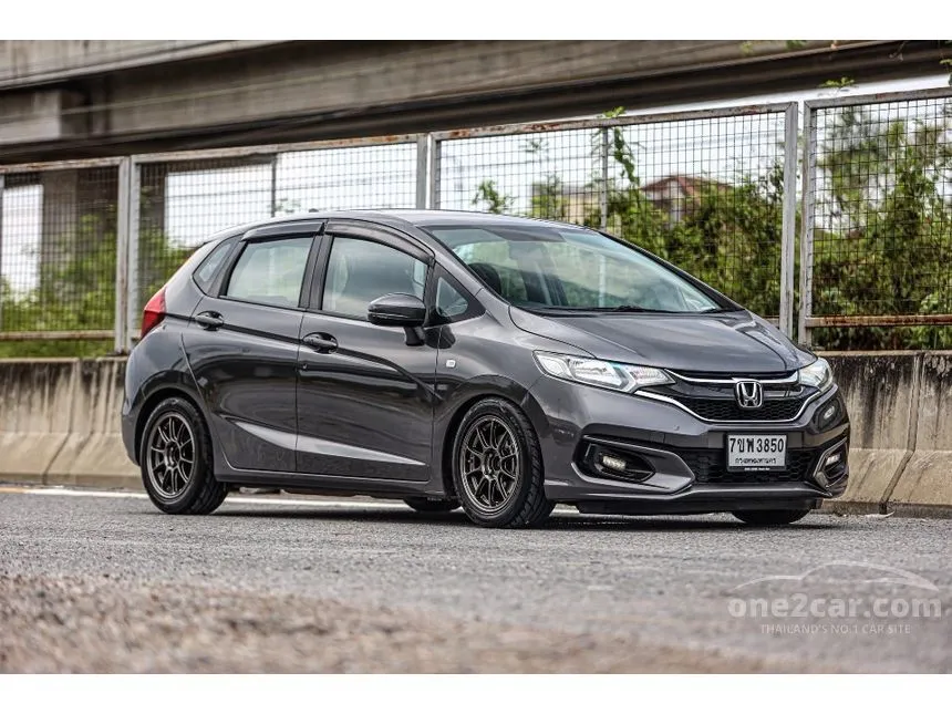 2019 Honda JAZZ V Hatchback