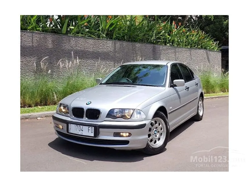 Jual Mobil BMW 318i 2001 2.0 di Jawa Barat Automatic Sedan Silver Rp 97.500.000