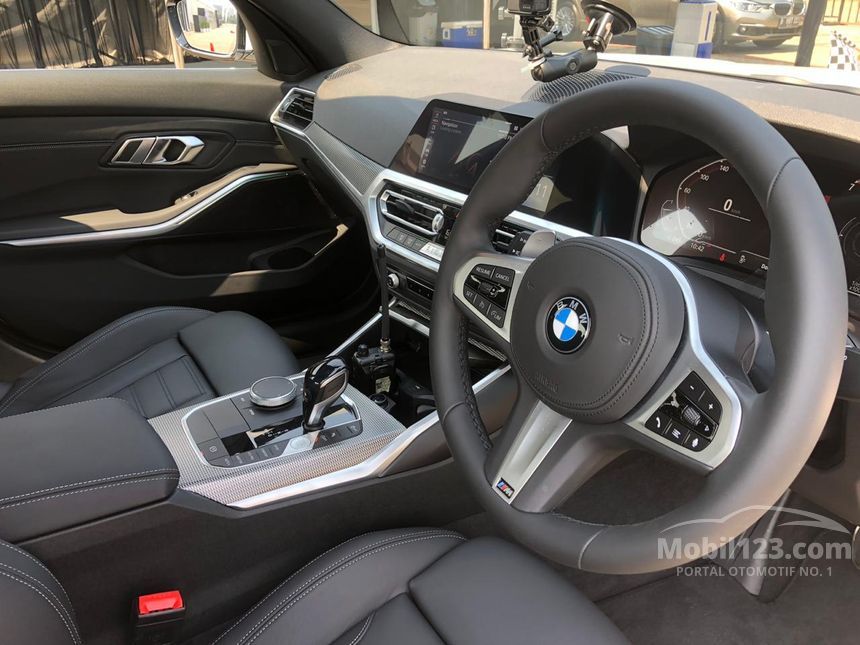 Jual Mobil  BMW  330i 2021 M Sport  2 0 di Banten Automatic 