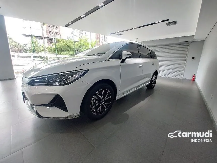 2024 BYD M6 EV Superior Wagon