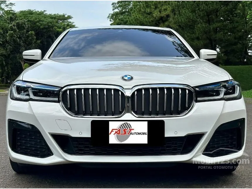 Jual Mobil BMW 520i 2022 M Sport 2.0 di DKI Jakarta Automatic Sedan Putih Rp 875.000.000