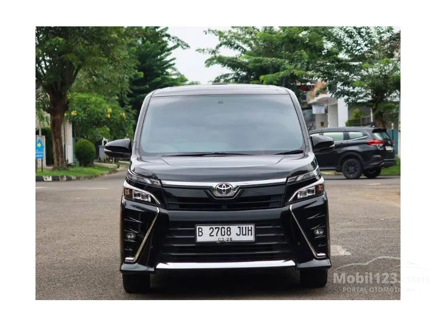 Jual Mobil Toyota Voxy 2018 2.0 di Banten Automatic Wagon Hitam Rp 320.000.000