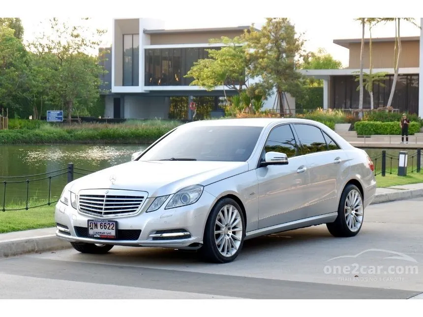 2011 Mercedes-Benz E200 CGI BlueEFFICIENCY Sedan