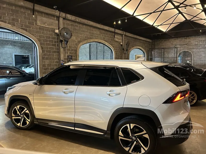 2023 Toyota Yaris Cross S HV SUV