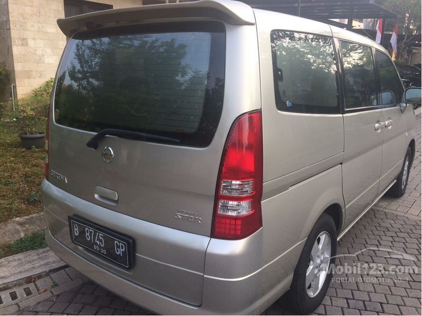 Jual Mobil Nissan Serena 2005 Highway Star 2.0 di DKI 