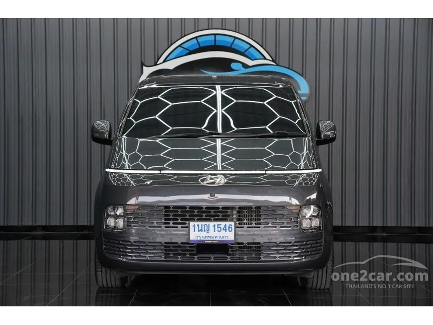 2022 Hyundai Staria SEL Van