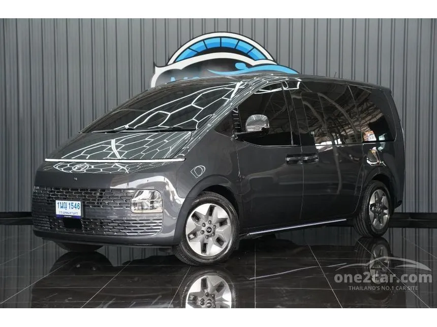 2022 Hyundai Staria SEL Van