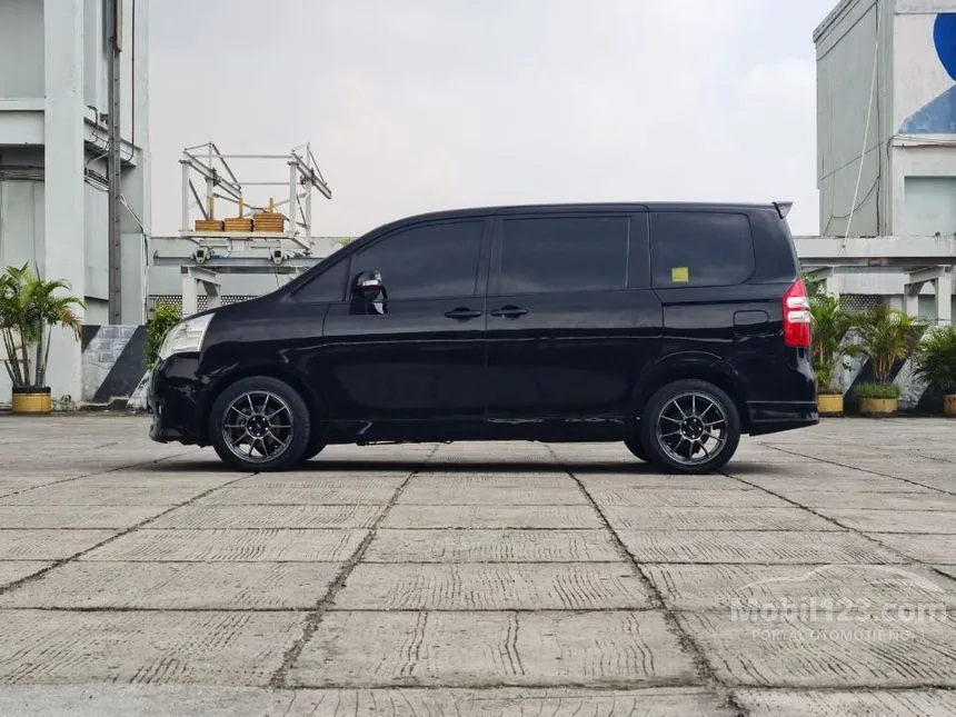 2013 Toyota NAV1 V MPV