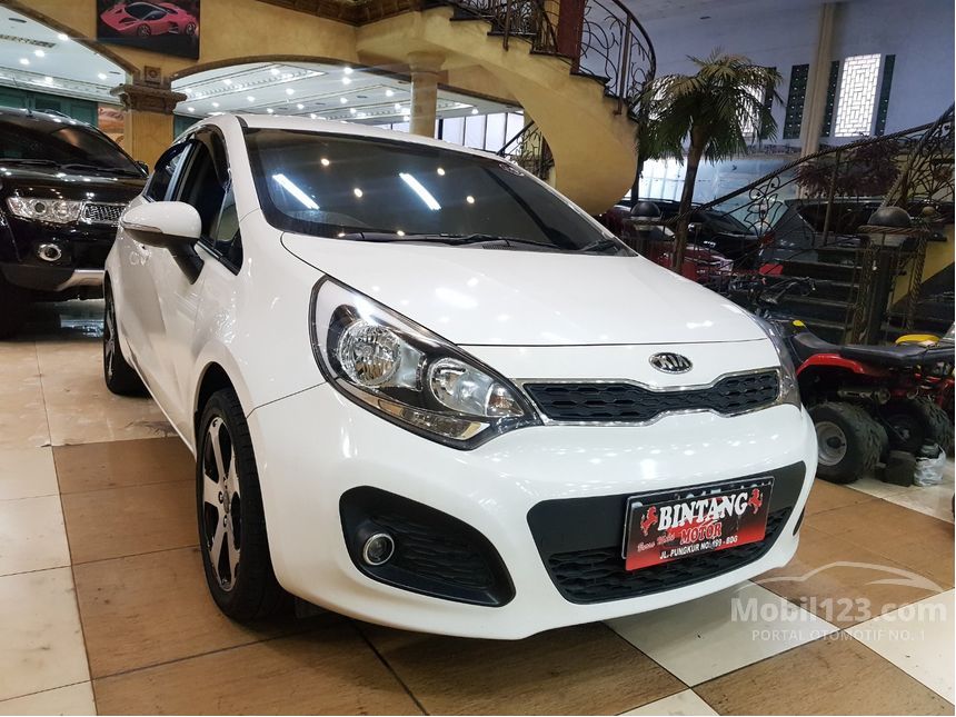 Jual Mobil KIA Rio 2014 UB 1.4 di Jawa Barat Manual Hatchback Putih Rp