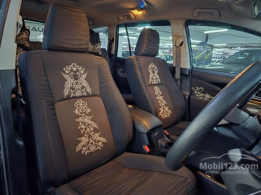 2022 Toyota Kijang Innova V Luxury MPV