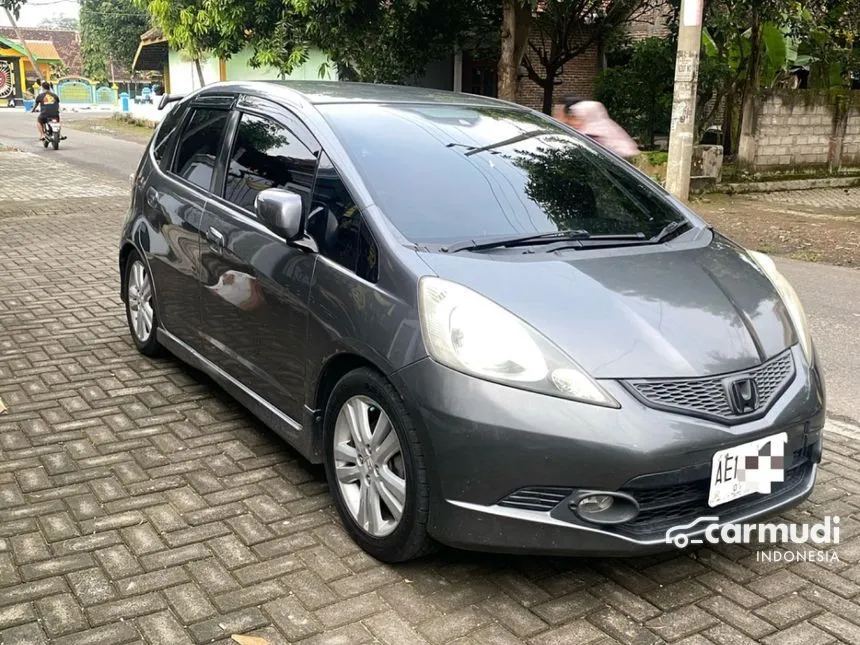 Jual Mobil Honda Jazz 2010 RS 1.5 di Jawa Timur Automatic Hatchback Abu