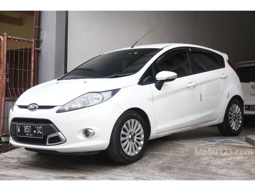 Jual Mobil Ford Fiesta 2011 Sport 1.6 di Jawa Timur 