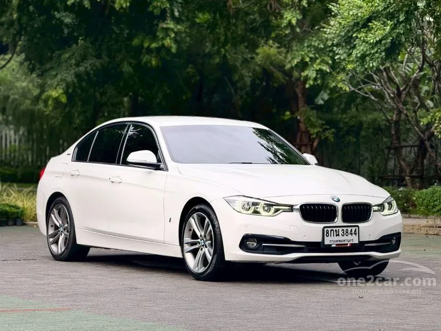 2019 BMW 330e M Sport Sedan