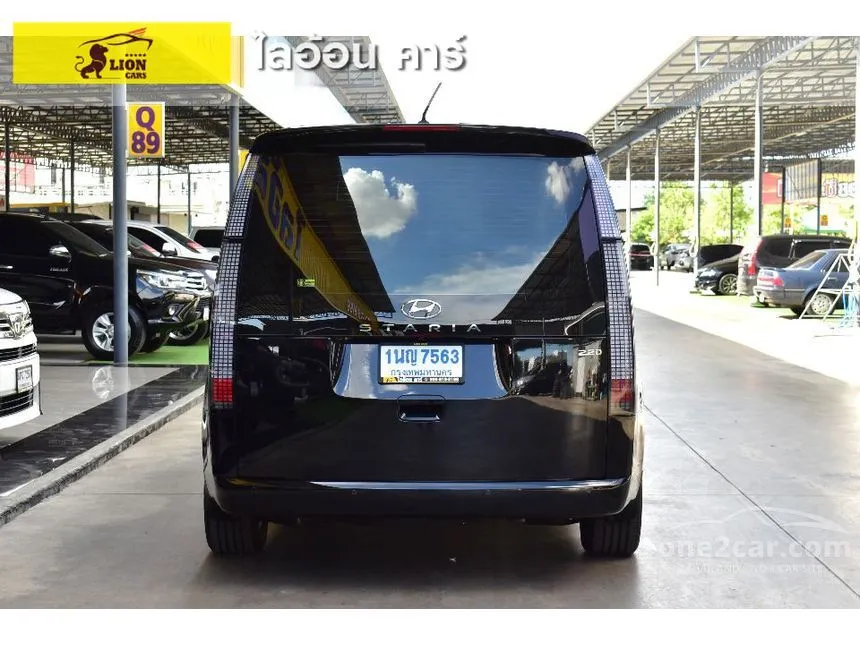 2022 Hyundai Staria SEL Van