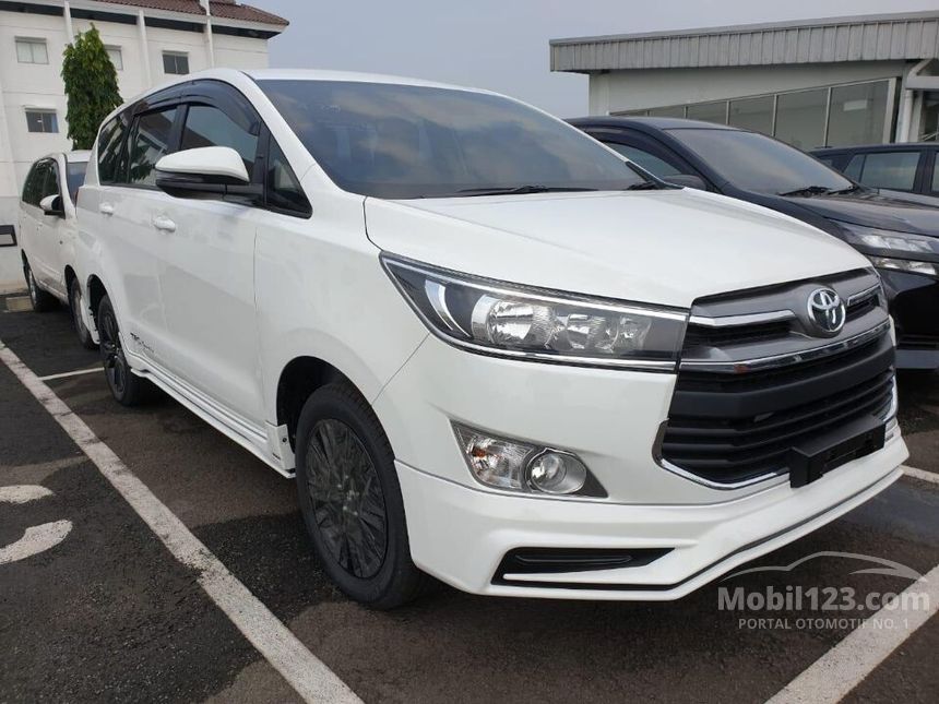 Jual Mobil Toyota Kijang  Innova 2022 G TRD Sportivo 2 4 di 