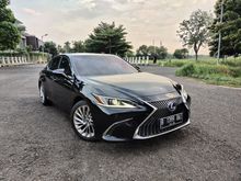 Lexus ES300h 2,5 Hybrid Ultra Luxury 2020 Hitam Kondisi Istimewa Bergaransi Mesin Transmisi 1 Tahun Dan Dijamin Siap Pakai NO PR