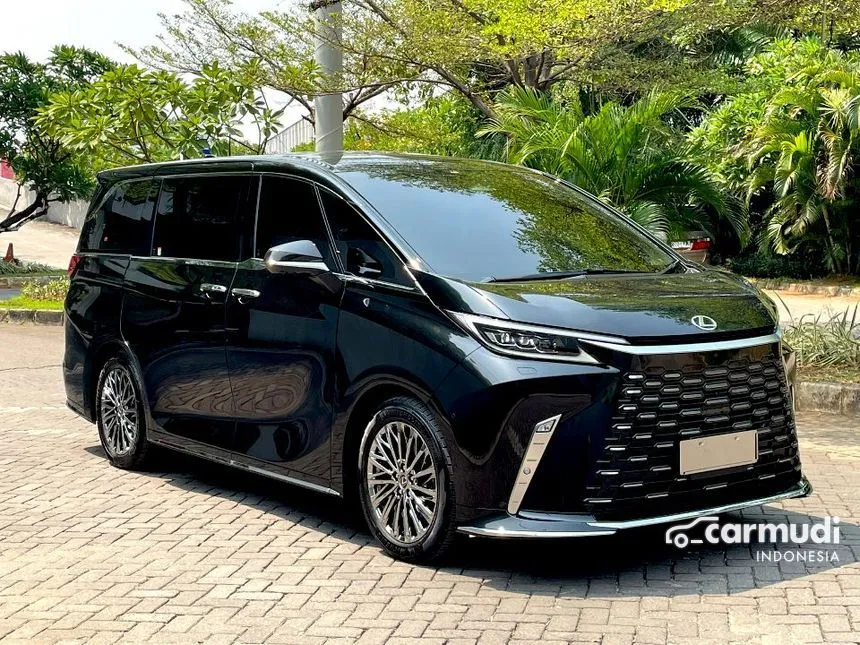 2024 Lexus LM350h Van Wagon