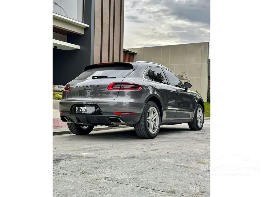 2016 Porsche Macan SUV