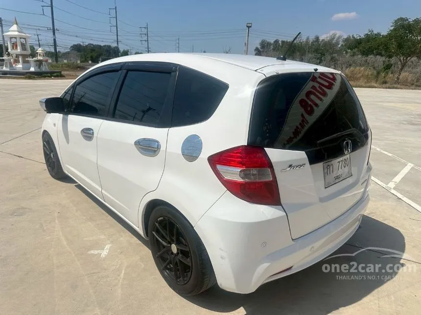 2011 Honda JAZZ V Hatchback