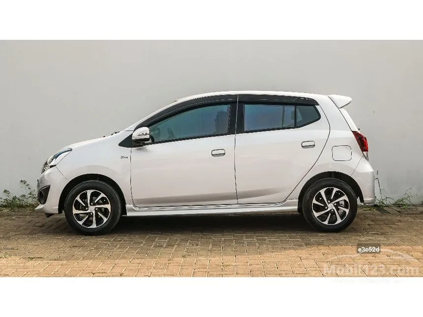 2019 Daihatsu Ayla R Hatchback