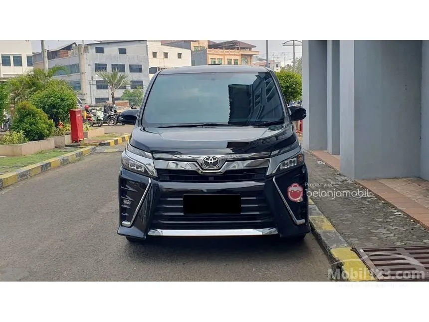 2018 Toyota Voxy MPV