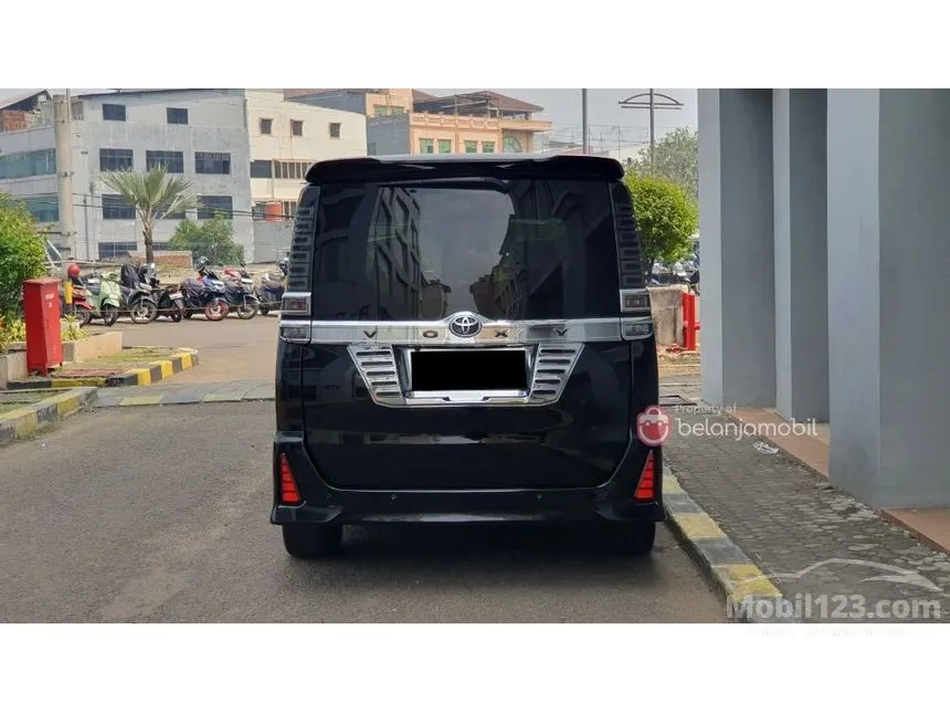 2018 Toyota Voxy MPV