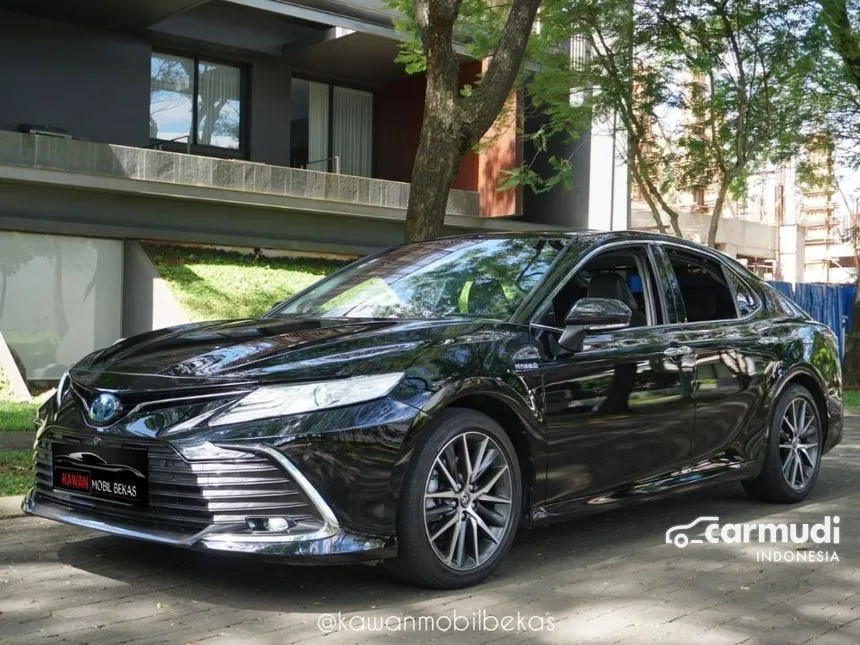 2022 Toyota Camry Hybrid Sedan