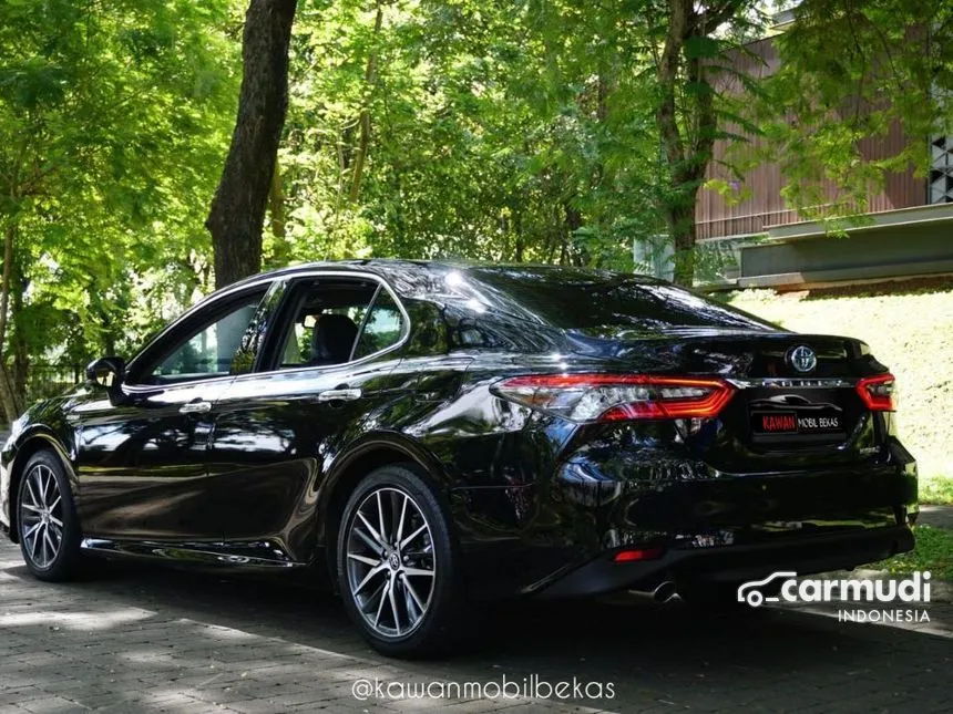 2022 Toyota Camry Hybrid Sedan