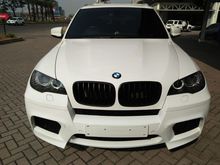 BMW X5 M Tahun 2011 White on Black