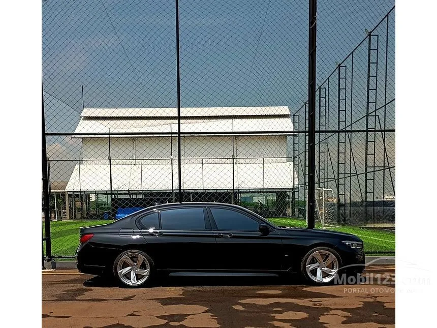 2022 BMW 730Li M Sport Sedan