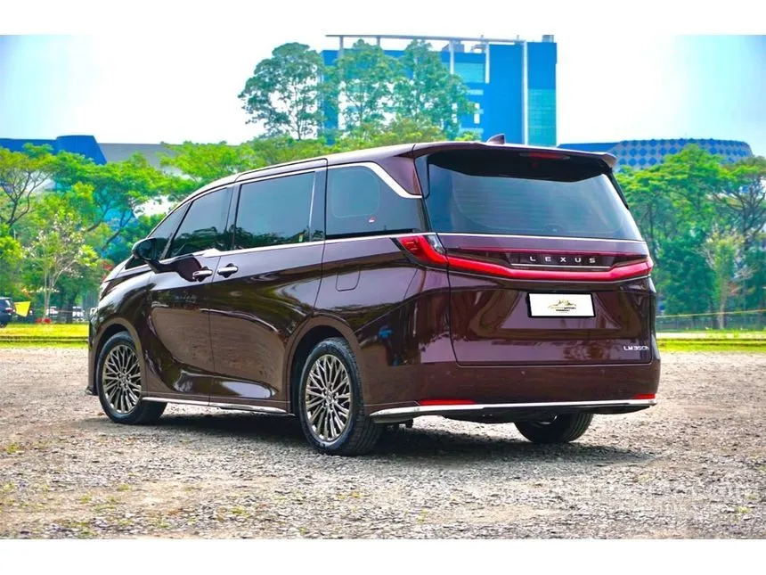 2025 Lexus LM 350h 7 Seater MPV