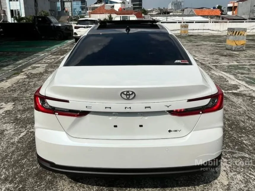 2025 Toyota Camry Hybrid Sedan