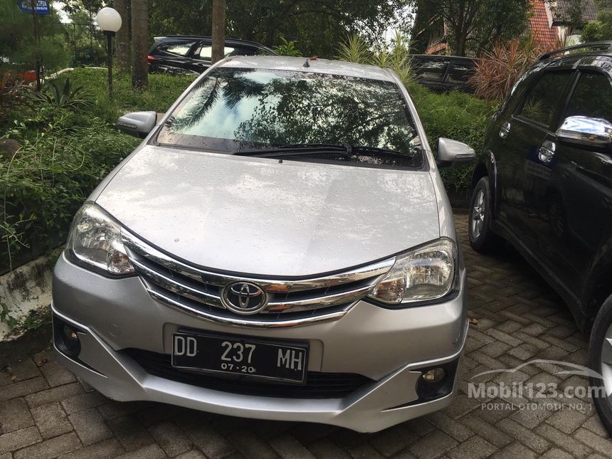 2014 Toyota Etios Valco G Hatchback