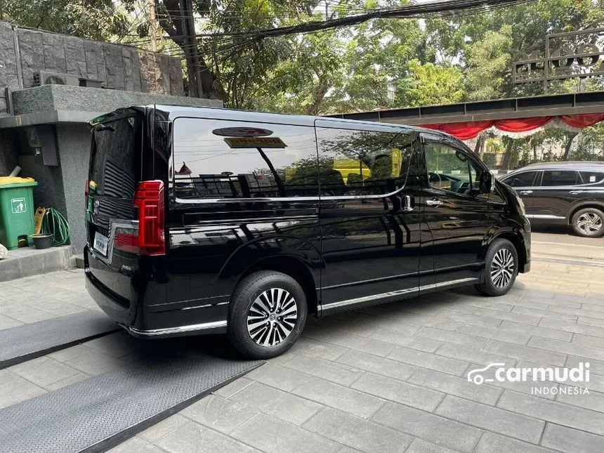 2024 Toyota GranAce G Wagon