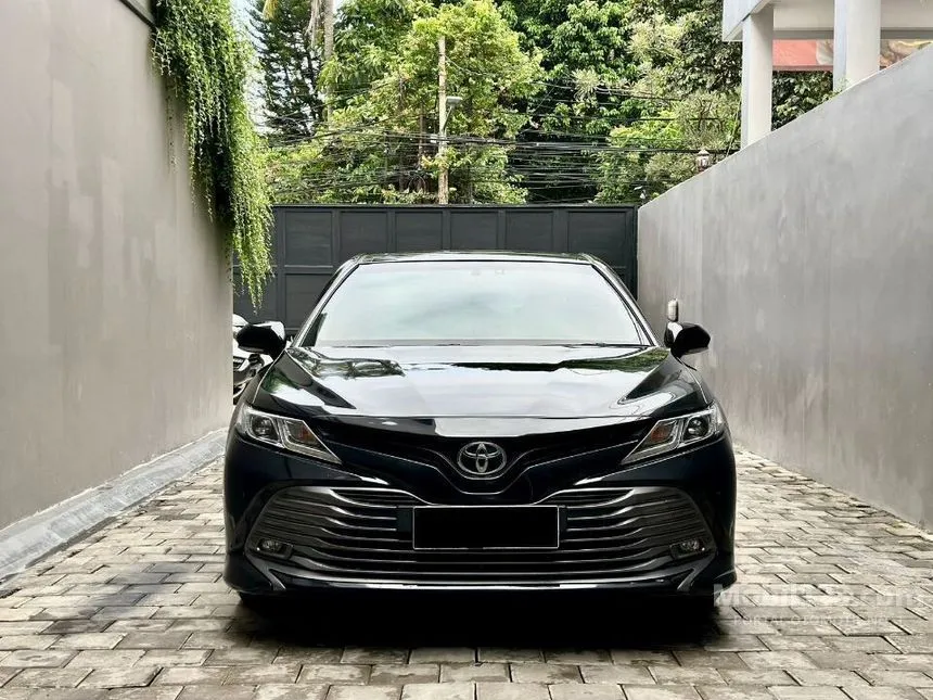 2019 Toyota Camry V Sedan