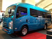 Isuzu ELF NLR 55 BLX Microbus 20 Seat