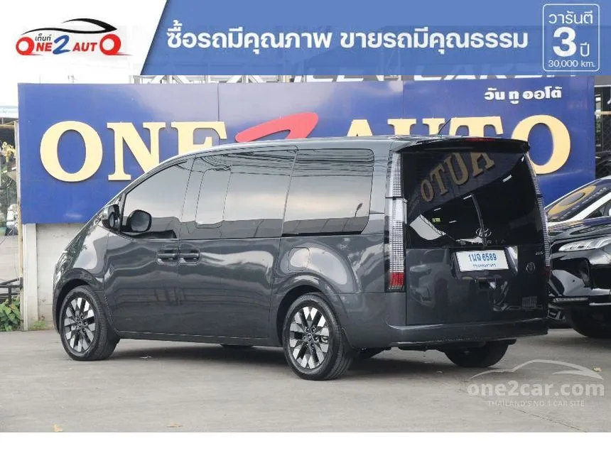2024 Hyundai Staria Premium with sunroof Van