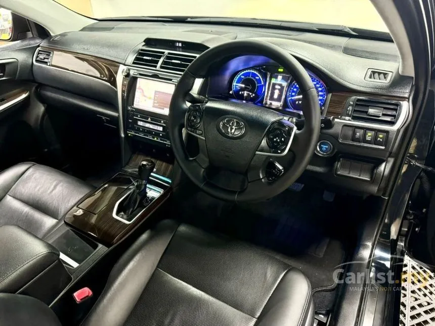 2017 Toyota Camry Hybrid Luxury Sedan