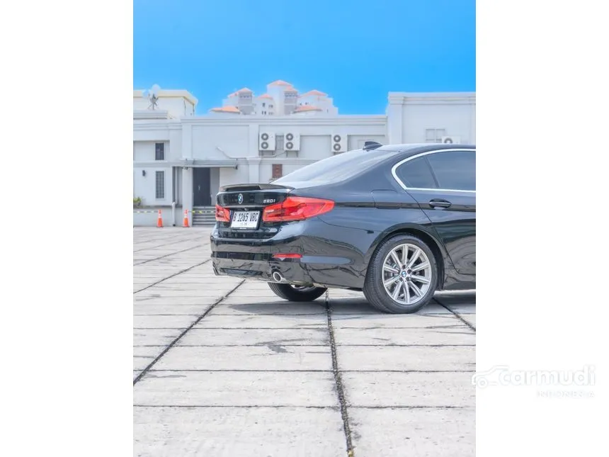 2019 BMW 520i Luxury Sedan