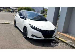 2023 Nissan Leaf (2 Tone) Hatchback