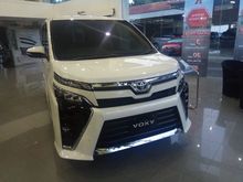 NEW TOYOTA VOXY TOTAL DP CUMA 73 JUTA