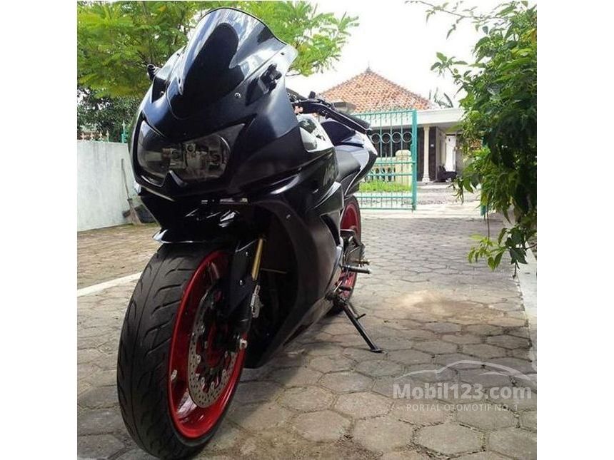  modifikasi  Modifikasi  Ninja  250 Karbu Warna Hitam