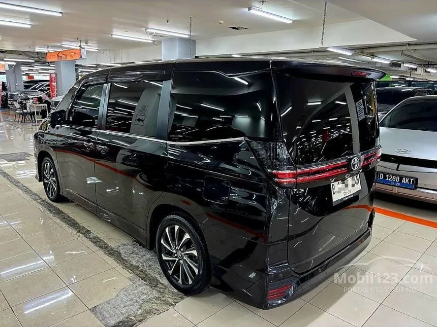 2023 Toyota Voxy (Premium Color) MPV